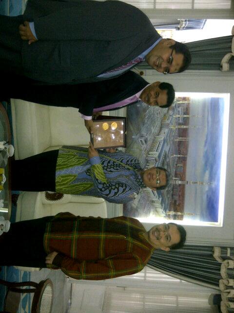 andridarmawans's tweet photo. "@SyafiiAntonio: Bersama kang AHER gub JABAR dan managing director bank islam malaysia menguatkan sinergi syariah http://t.co/W9Gsxl9X7z"