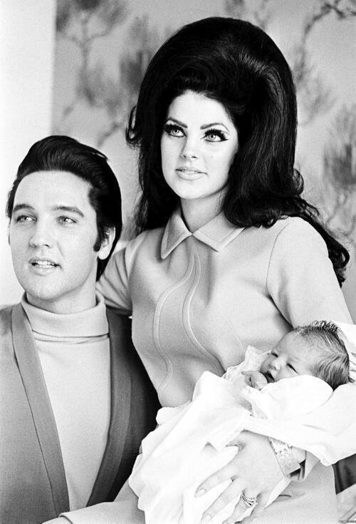 HistoryInPics's tweet photo. Elvis, Priscilla &amp; Lisa Marie Presley, 1968 http://t.co/AbwE251k5L