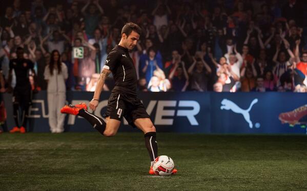 Gana un par de botines #evoPOWER firmados por el mismísimo Cesc Fàbregas. Participa con un RT. Sólo para followers ;)