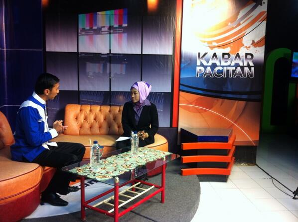 Edhie_Baskoro's tweet photo. Senang rasanya bisa menyapa warga melalui program Kabar Pacitan JTV.. http://t.co/DwbXNox0ZC
