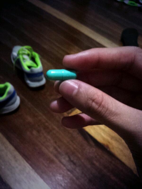 innapalacios's tweet photo. A teal capsule! #amazed #iliketeal #undermedication http://t.co/2yu3P4TU3w