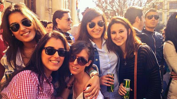 elenaponsv's tweet photo. Mascleta @elenaponsv  @BeaALimorti @danaf6 @lourdesspv http://t.co/qcfwJQpV0x
