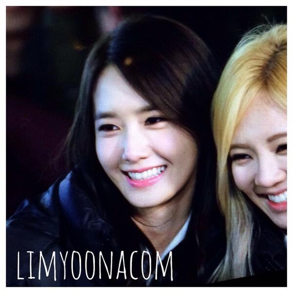 xxmxxria's tweet photo. Hyo's and Yoona's candid shot! http://t.co/J1oZkNPlQE