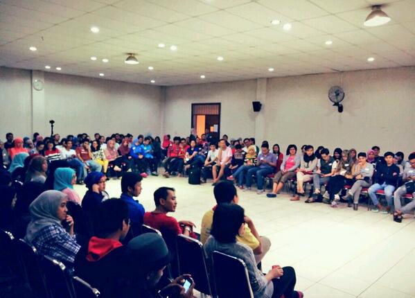 ainunchomsun's tweet photo. Sharing session dr @internetsehat oleh mas @donnybu di #LLD2014 http://t.co/MzoncS6f5Z