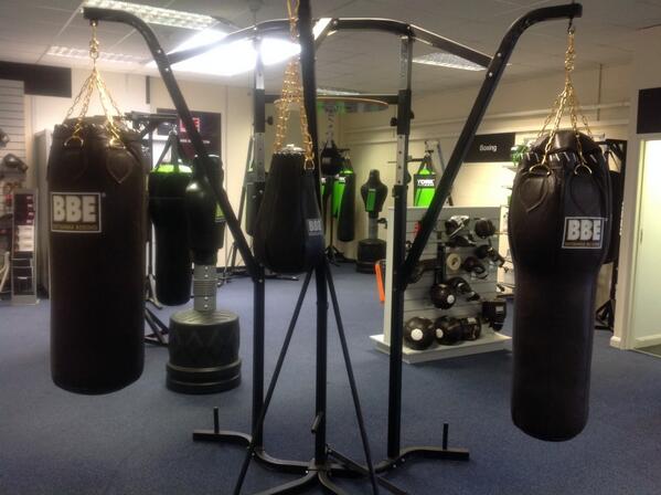 BBEBoxing's tweet photo. Nice bag set up in our showroom http://t.co/qY5O6Q08uW