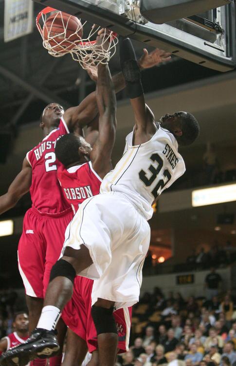 dhansenucf's tweet photo. Come celebrate 4 very special #UCF seniors tonight  @IsaiahSykes_3 @TristanUCF1 @40calNewell @ilang813 arrive by 6:45 http://t.co/aLSxcHILPl