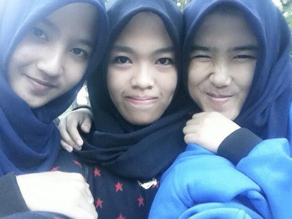 sindi_SY's tweet image. #justblue#like it With @monaaolivia @oktataksari @sindi_SY
