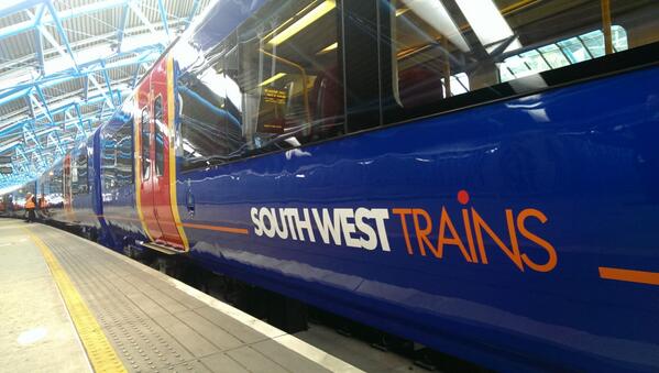 SW_Help's tweet photo. Maiden voyage of our first 10 coach train in service from #Platform20 at London Waterloo #10coachtrains http://t.co/qUzy1CEJtr