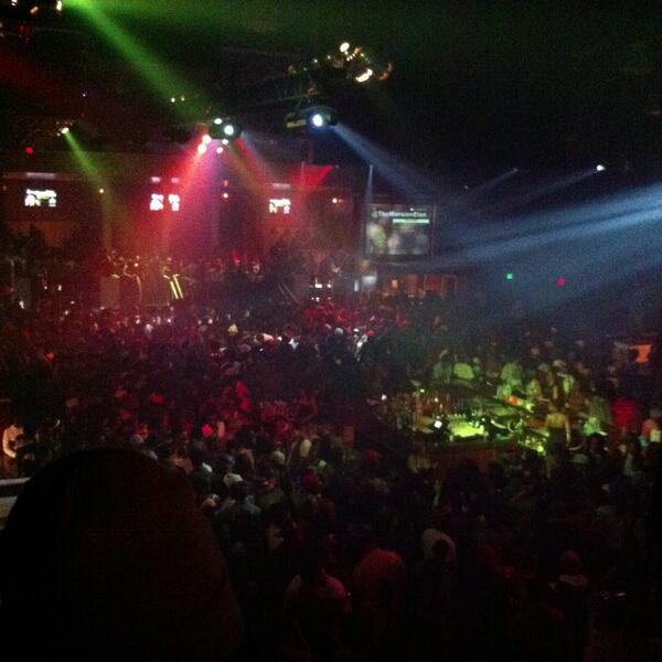 heHoOdrich's tweet photo. balcony is better... Mansion Elan Fridays! #Trophies http://t.co/l5ynnPUV9K