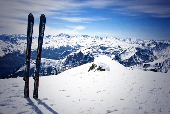 IndulgentLiving's tweet photo. Winters in the alps 👌 http://t.co/kc5VaXvFqx