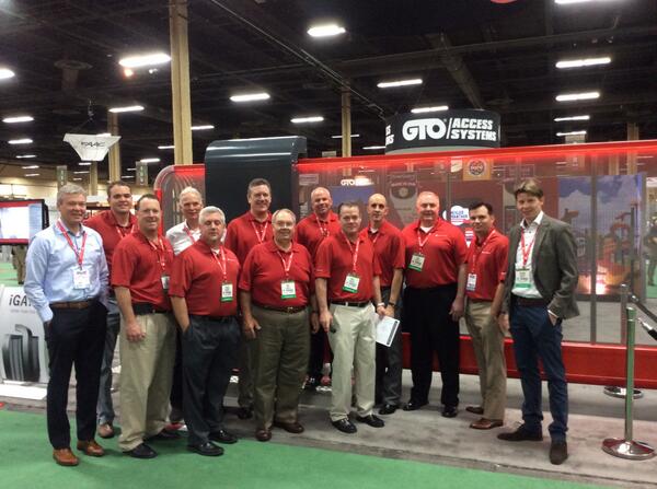 RemondBlind's tweet image. De enige zekerheid in goklustig Vegas.    #Heras steelt de show op de Fence Tech in Las Vegas! #iGate #fencetech14