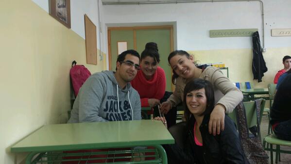 JonathanGnzl's tweet photo. En clase de #Fol despues del examen @Maricjamaica @aliciagarciica @AstyNB @jonhyGonzalez92 :) http://t.co/izXs000HXN