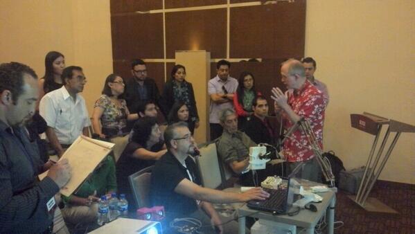 _SOCREJAL's tweet photo. El Dr. William S. Pease de Ohio State en un concurrido taller sobre sx. de túnel del carpo, #IVcongresodeelectro http://t.co/iQof8YOHoz