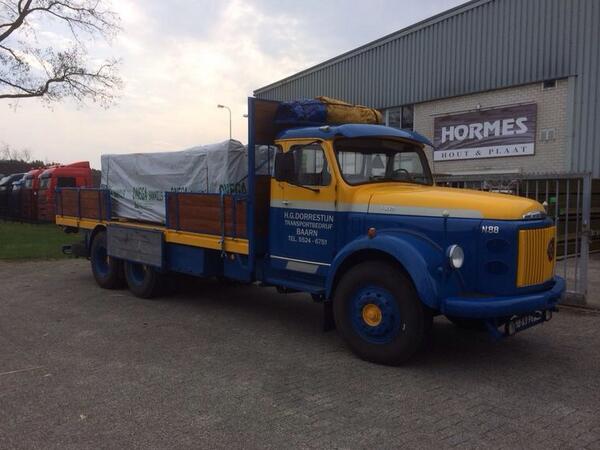 XLWOODbv's tweet photo. Nostalgie...Vandaag kregen we een levering #hout met een #Volvo uit 1967, hoe leuk! http://t.co/lSZwltvOBl