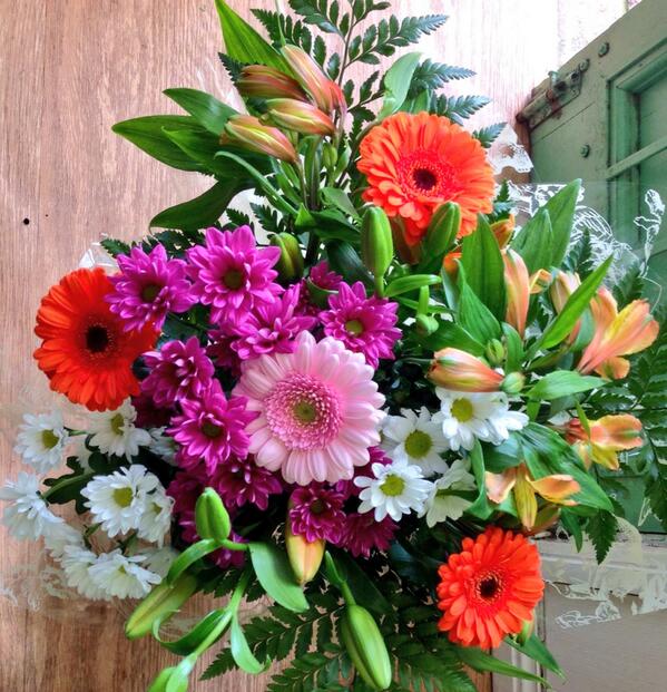 Alisonsflowers's tweet photo. Treat yourself with a bouquet for international women's day http://t.co/Zvq0XBdEsW