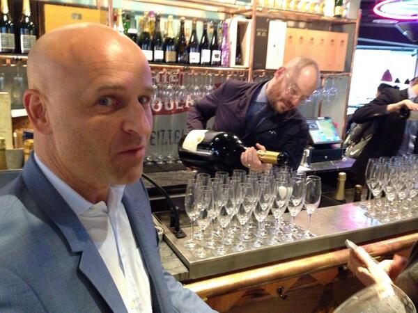 MikaelFalkman's tweet photo. #ComtesdeChampagne #methusalem #Taittinger Richard Juhlin now appointed #Legion d'Honneur, congratulations! http://t.co/dTjq23BS5O