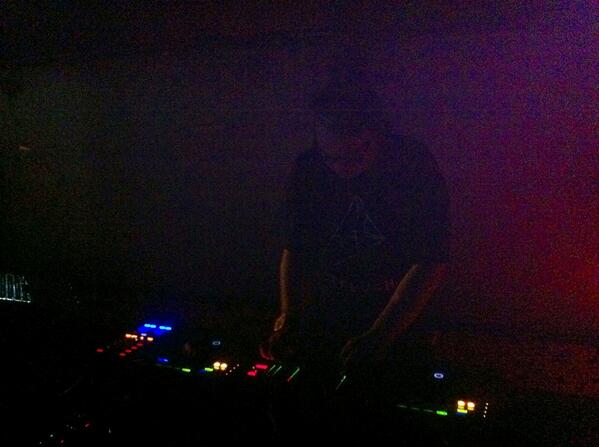 CORNER DUB exclusive 6 hours set FOR MONDAY has just begun.. #TECHNO