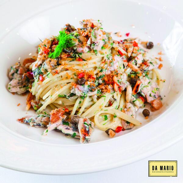 Sicilya menüsünden Pasta con le Sarde; sardalya, kapari, çam fıstıklı spaghetti. http://t.co/zCiuuHIEDn