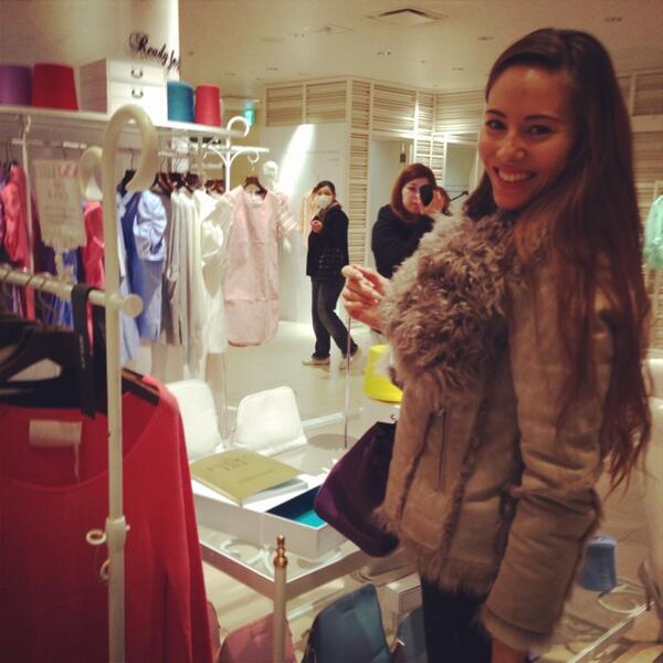 HelloKetty15's tweet photo. 今日は道端ジェシカちゃんと、私がディレクションしている新しいブランド💓MYLAN💓マイランを見に、伊勢丹に、遊びにいって来たよー✨ http://t.co/qi6Bpzg9Oj