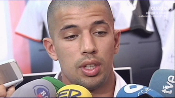DeportesCuatro's tweet photo. El lado solidario de Feghouli: el argelino abandera el proyecto 'una sonrisa para Lucía'
http://t.co/piUrqWEeZ0 http://t.co/ceaTSbVbfb