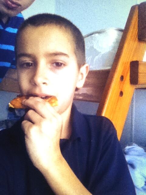 Chrisaviles2005's tweet photo. Eating Pizza #Pizza http://t.co/wGFY8NmS8W