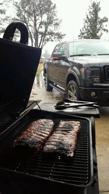 Rainy day ribs http://t.co/c1l4mx0t9I