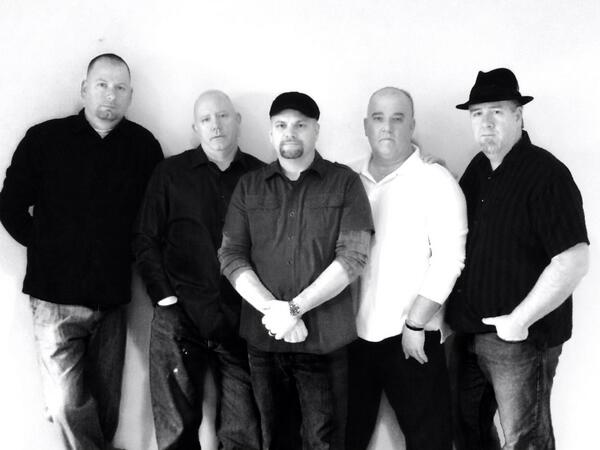 UnchainedRocks's tweet photo. Meet the boys in the band! http://t.co/fcDBH5GoRe