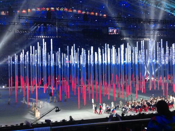 MBatmanov's tweet photo. Наши выходят под песню "гудбай Америка" http://t.co/HRhqmRTMhj