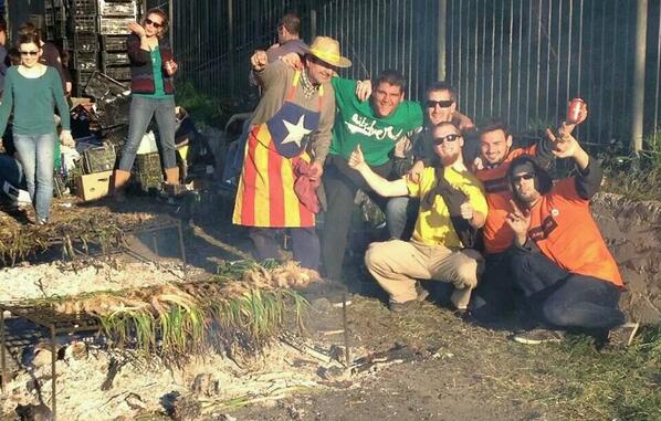 els <a href="/Mangoners/">AUCCa</a> a la calçotada dels <a href="/xoriguersudg/">Xoriguers de la UdG</a> .