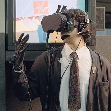 DeepakSwaroop4's tweet photo. "@techreview: Virtual Reality Startups Look Back to the Future http://t.co/Dmar5EdWxg http://t.co/vwKCxwrOZl" the new game console?
