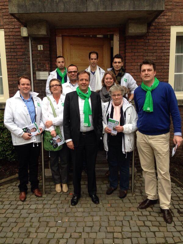 ChrisvanMil's tweet photo. D66 op campagne in Breda! Met Tim, 3de op de lijst! http://t.co/bIb8ZlXVRi