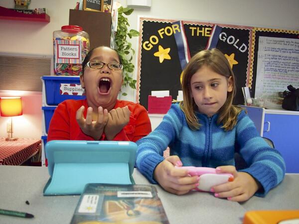pascoschools's tweet photo. The moment when your tablet battery dies during class. #sandpine #sad http://t.co/GkMFyFAaF7