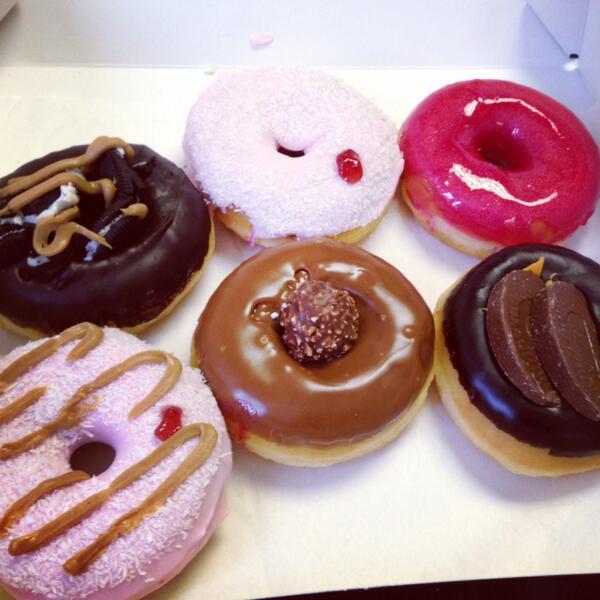 Just stuffed my face with peanut butter oreo donut, died and gone to heaven! Best donuts I have eaten <a href="/nicsnycdeli/">Nic's NYC Deli</a> 🍩👌