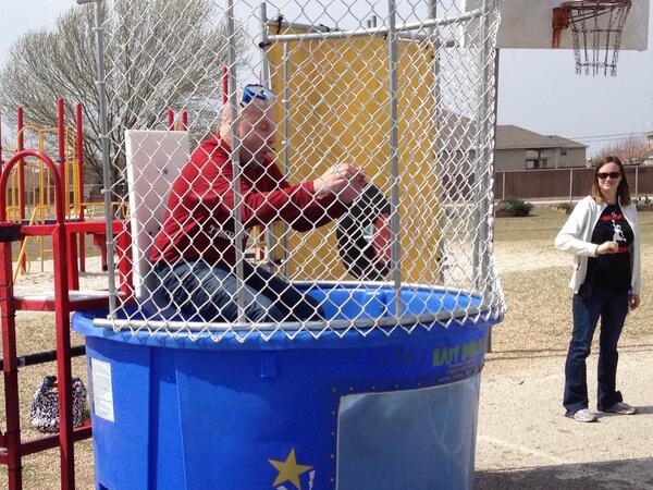 AnnaAnnalogan16's tweet photo. @Timberwilde1 Kinder hit the mark!! http://t.co/jRU0h9DjQN