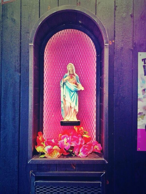 LucyBakerPhoto's tweet photo. Mary in #london #kitch #religious #jesus #mary #neon #photography http://t.co/x8CmyREEoS