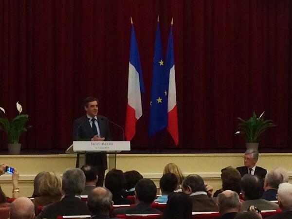 FrancoisFillon's tweet image. Immense plaisir de revenir à Saint-Mandé pour @P_Beaudouin2014 Son bilan parle pour lui. Un seul conseil : gardez-le!