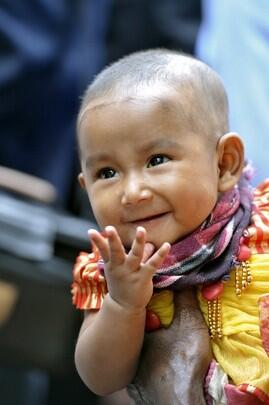 World_of_Faces's tweet photo. A nice look from Bangladesh! http://t.co/HNJHksLHKh