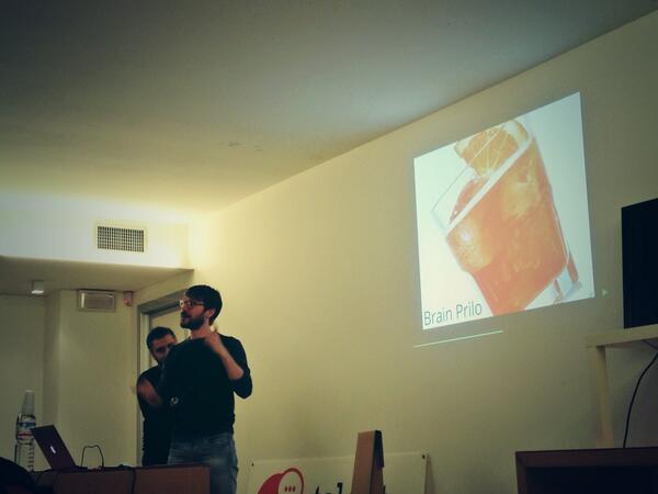 bia_hvid's tweet photo. #BrainPirlo is always the answer @gandellinux on stage @webdebresa #webdebs http://t.co/fTGcobvipv