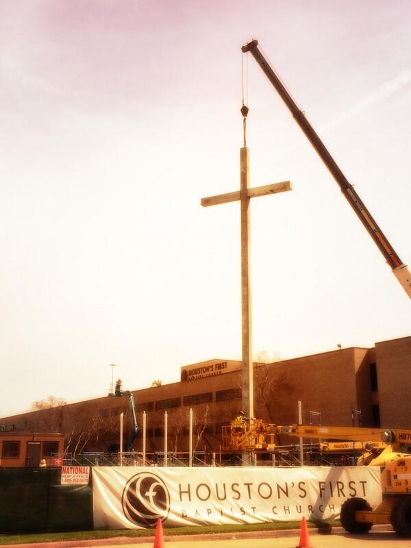 GreggMatte's tweet photo. The cross @HoustonsFirst is up!! Lord use it for your glory. http://t.co/SVhTM1md59