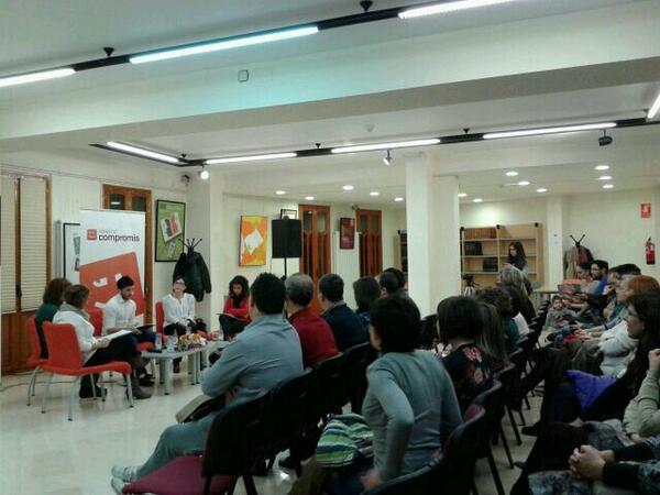 CompromisMuro's tweet photo. MURERES de hui, la Biblioteca de #Muro de gom a gom! Enhorabona a @DonesCompromis i @JovesCompromis ! http://t.co/aJukVyWXo0