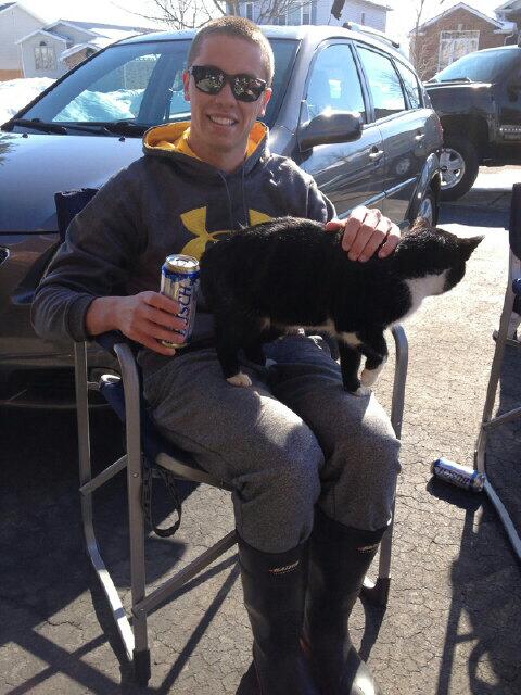 ShaneFewkes's tweet photo. And the neighbourhood cat joins the afternoon garage party #hey #Oreo #PussInBoots http://t.co/z72v7JRAeZ