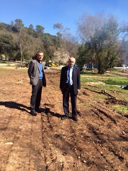 JacquesVarrone's tweet photo. Avec mon adjoint, réunion de chantier à Valcluse http://t.co/vFgY88ASlu