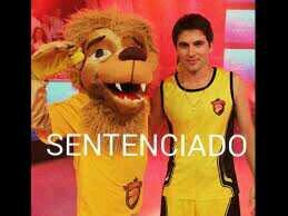 GuerraDeArtista's tweet photo. Rt si quieres que macs cayo se quede en #GuerraDeArtistas http://t.co/zOOac0cUez