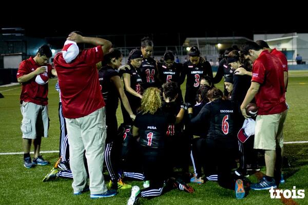 KILLCLIFFpty's tweet photo. Domingo 3pm - Cardinals vs. Patriots - Estadio Balboa #GoCards #allin #invictas #wontbebeat #lluvia http://t.co/lzZh5RDF6g