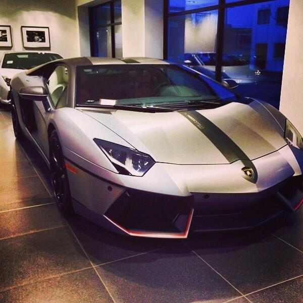 auto_everything's tweet image. Lambo v12