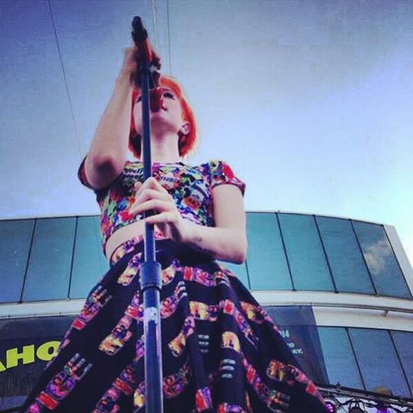TheParamoreNews tweet picture