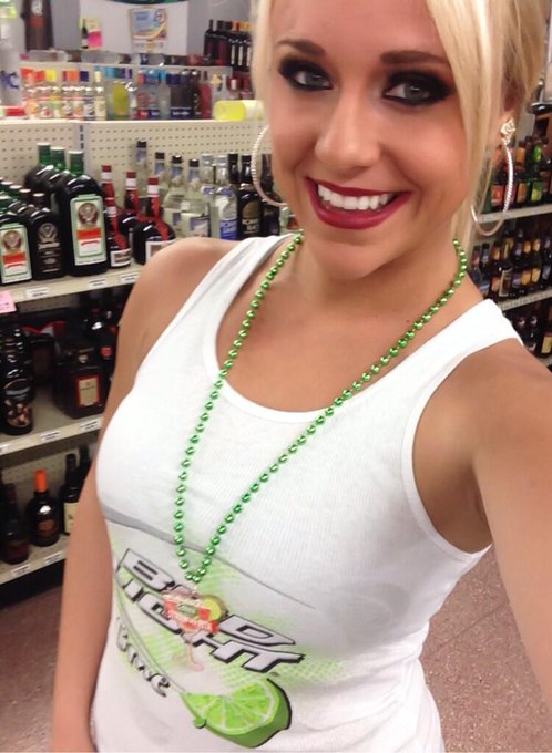Come and get a free sample of crambrrritaaaaa at sawyers liquor store 🍻 http://t.co/umD1SjyvVy<a href="/tag/boxing"class="tags"><span>#boxing</span></a><a href="/tag/showtime"class="tags"><span>#showtime</span></a>