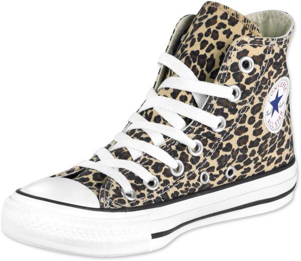 KimHemmer's tweet photo. Ooh yeah, I'm in love with these shoes!! Nu nog een verkoopadresje vinden!! #allstars http://t.co/0ALPANRg10
