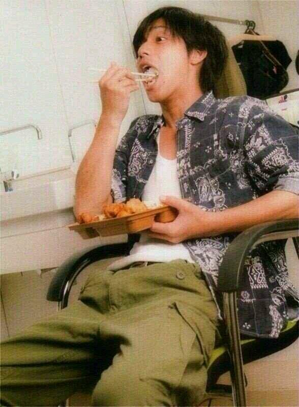Ryo_kjn8's tweet photo. こんにちは！今生まれたばかりの錦戸亮です
 凄いね、寂しいねん(笑)
お友達欲しいなて思うてます

大切不要／遊び人／一般×／左右

そこの下のグルグル押してな？

#拡散希望
#RTしたnrさんbotさんフォローする http://t.co/wgRz18Bxgh
