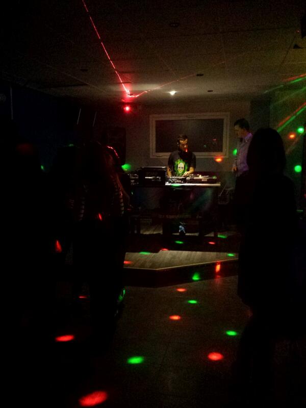 88Danielsan's tweet photo. Dj recsun en @CAFPUBLUZDELUNA http://t.co/suZazURv59